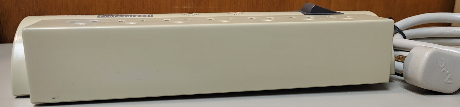 Flat-side profile view of the APC SurgeArrest Professional PRO7.