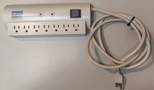 Documented APC SurgeArrest Professional PRO7 prior to cleaning and detailed documentation.