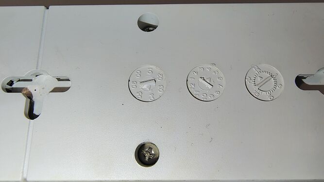 Date wheels indicating May 23, 2004 manufacture.