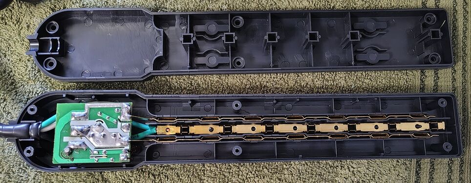 Internal construction overview after opening the enclosure.