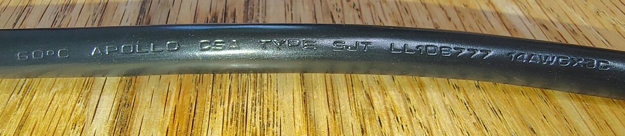 UL E176194 cord marking and electrical ratings from Staples 33895-US.