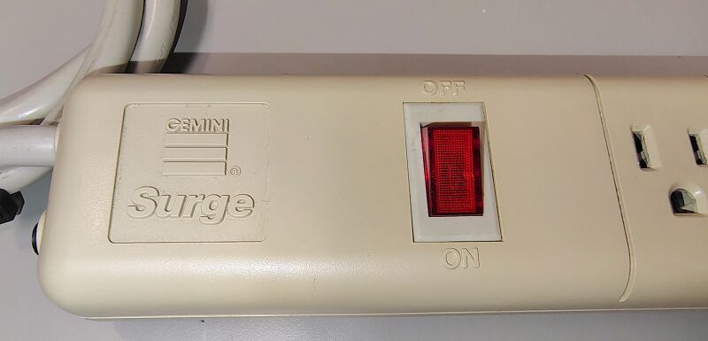 File:Surge Gemini VG307 top-switchend 01.jpg