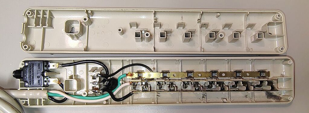 VG307 opened following removal of the enclosure screws.