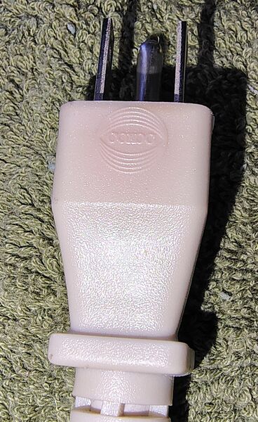 File:Surge COXOC CO-001S plugtopl 01.jpg