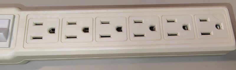 File:Surge RadioShack 61-2140 topoutlets 01.jpg