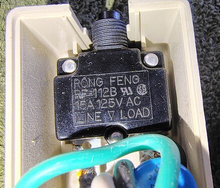 RONG FENG RF-112B resettable circuit breaker rated 15A at 125VAC.