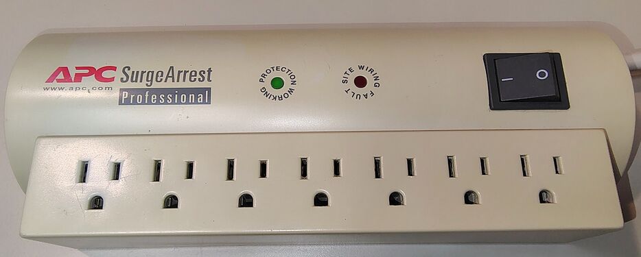 Protection Working indicator illuminated with the PRO7 connected to power and switched ON.