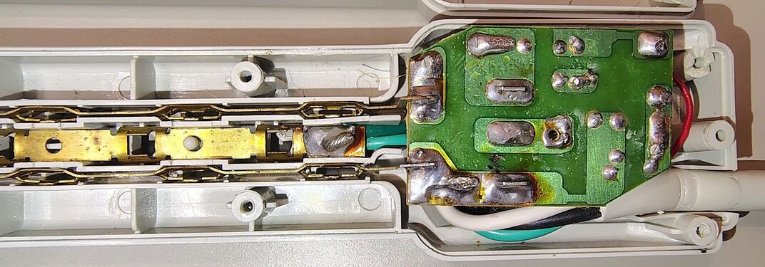 Cord-entry end showing wiring and bus-bar connections.
