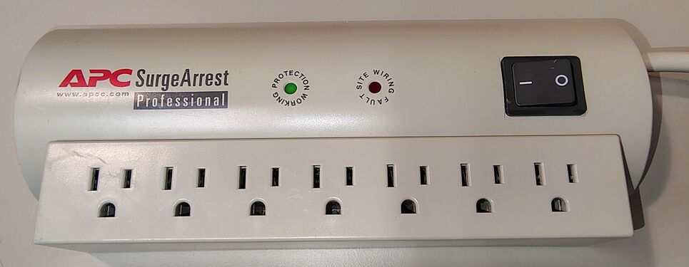 Protection Working indicator illuminated with the PRO7 connected to power and switched ON.