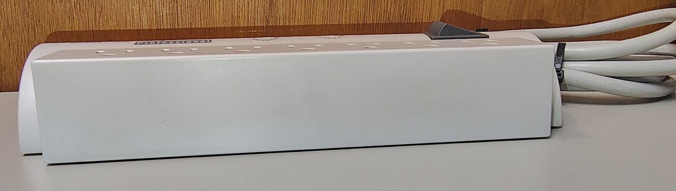 Flat-side profile of the APC SurgeArrest Professional PRO7.