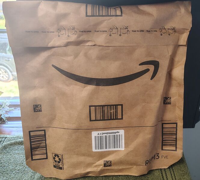 File:Surge AmazonBasics 270103-B OuterPacking 02.jpg