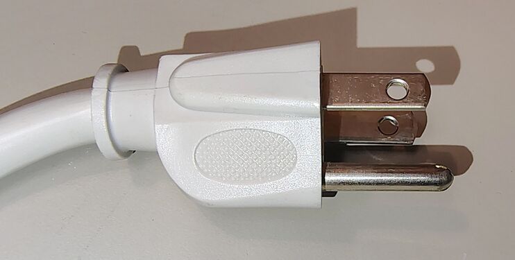 Grounded NEMA 5-15P plug.