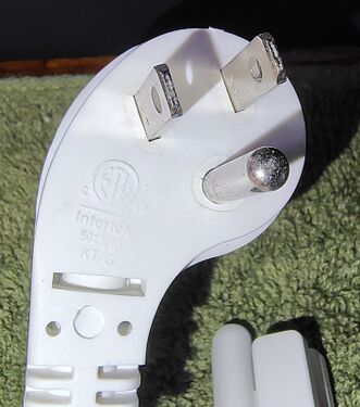 Right-angle grounding attachment plug.