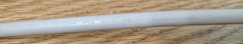 File:Surge-Belkin-SurgeMaster-F9H710-06-cable-belkinbranding 01.jpg