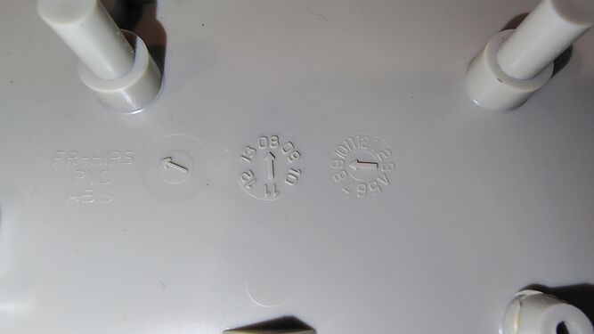 Internal date wheels indicating September 2008 manufacture.